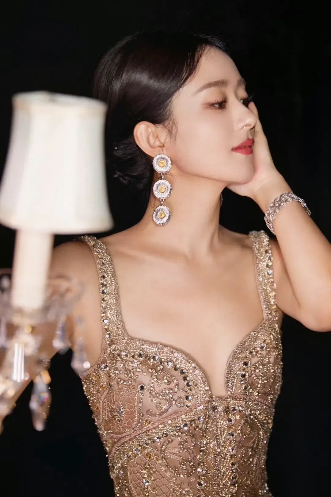 赵丽颖x线下活动造型一身金色高定精致夺目#赵丽颖[超话]# ​​​