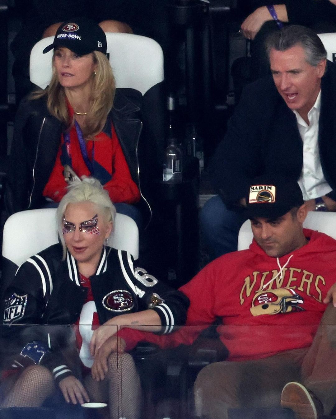 今天超级碗，众星亮相现场观看比赛，Lady Gaga、小李子莱昂纳多、金·卡戴珊