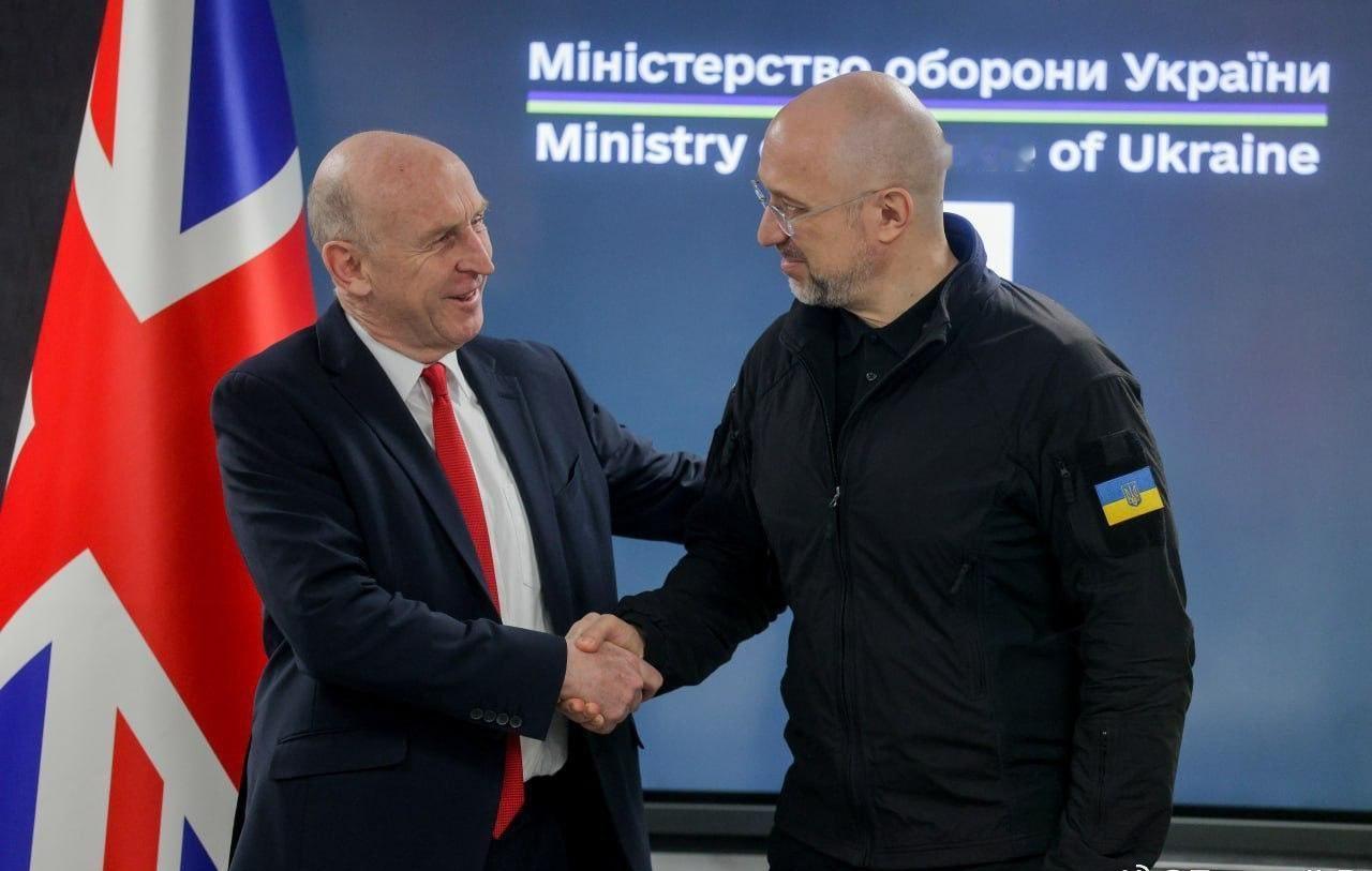乌克兰和英国签署了2026年防务伙伴关系路线图。

英国国防大臣今天访问基辅，期