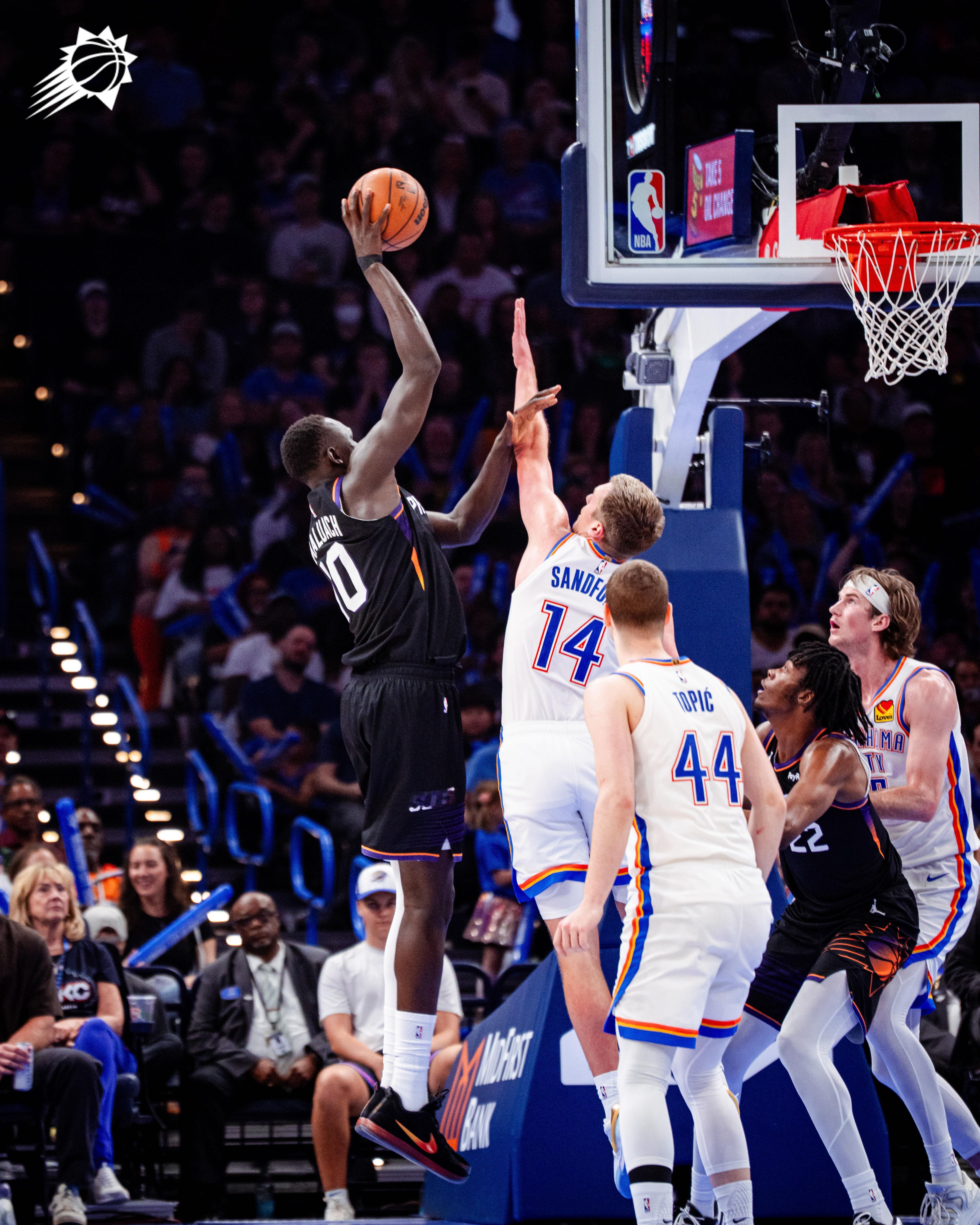 MAN MAN两双到手💪马鲁拿到18分14篮板1抢断2盖帽，2️⃣记三分菲尼克