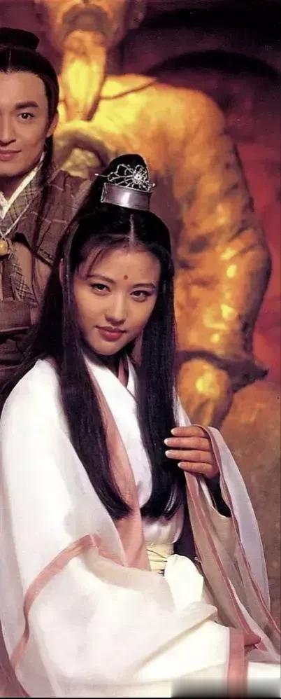 这几个版本的周芷若，你最喜欢哪一个？个人最喜欢高圆圆版本的，觉得她的妆容很好看，