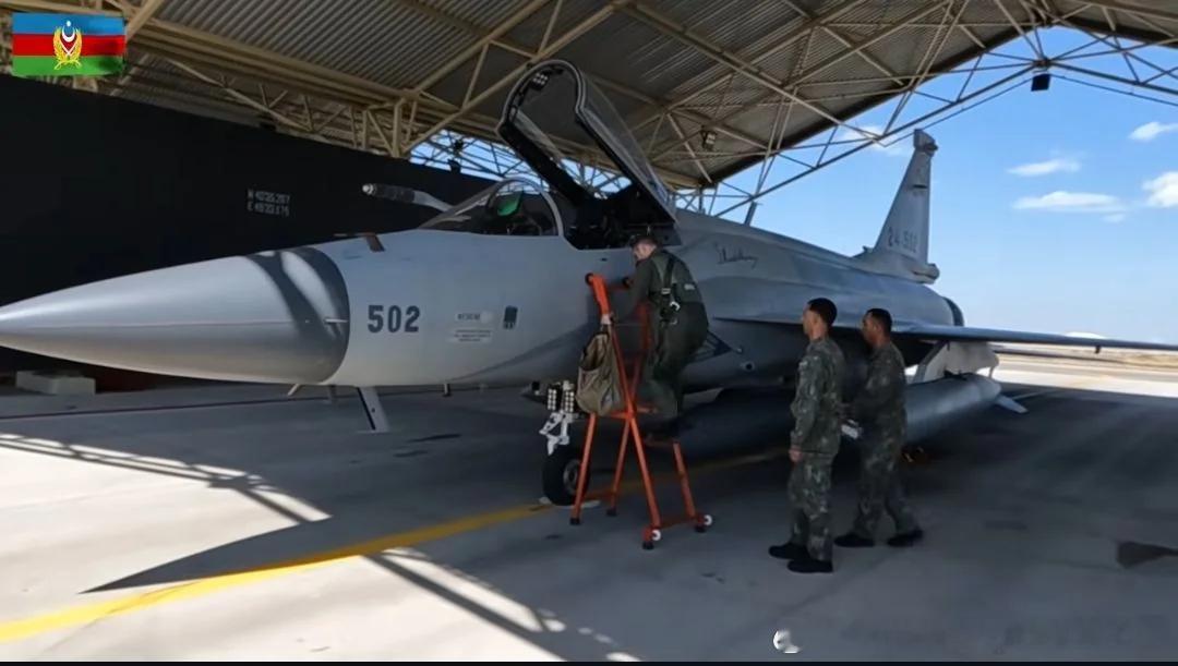 烽火问鼎计划 阿塞拜疆JF-17 Block3，空优涂装和巴基斯坦一致 