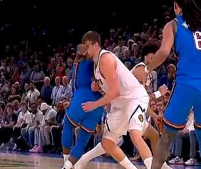 10天对约基奇犯2次恶意犯规，多尔特差点把雷霆到手的赢球作没了。
 
3月10日