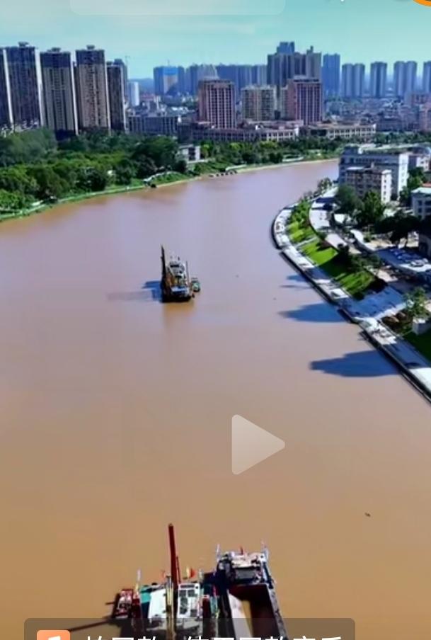 平陆运河沿途真是风景绝美，航运的开通，不仅解决了货物运输远行绕路的难题，漂亮的河