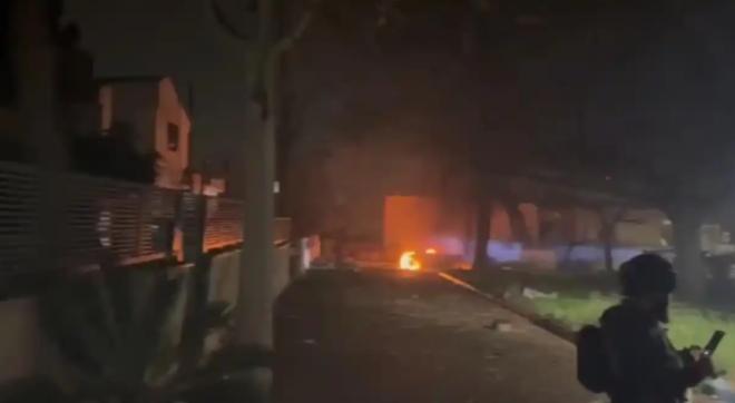 面对伊朗同归于尽打法，美军亮出王炸底牌：如果战败，就爆核武器。美国对伊朗的战争持