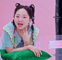 李嘉琦淘汰当队长的宋妍霏知道李嘉琦淘汰受不了爆哭。乘风2025淘汰这是姐姐们最痛