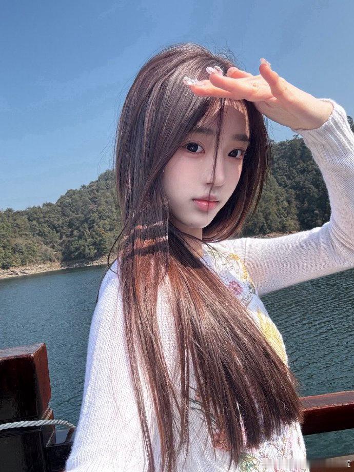 恋综女嘉宾撞脸张元英章梓馨摘面具那一下，我的表情跟现场嘉宾一模一样，嘴巴合不上 