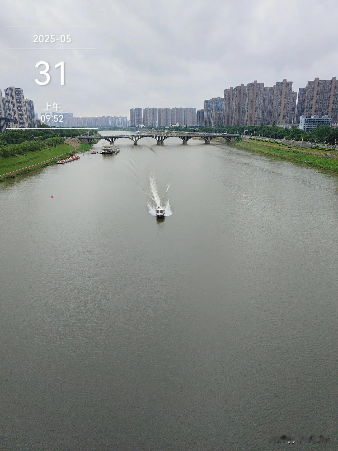 终身少进医院，值得坚持的好习惯:
你能做到几条？
​​​第一 ，睡前不喝水。
第