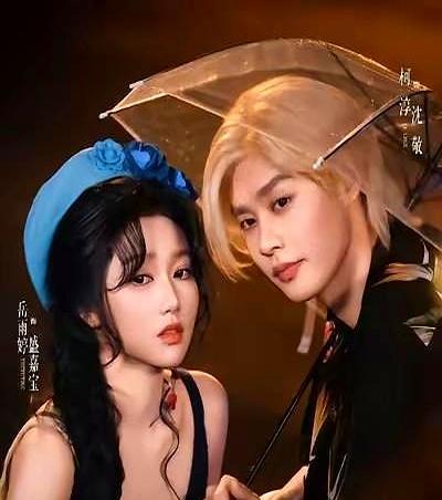 同样是甜宠短剧，一部爆到观众求二搭，一部扑到被骂钱白花，差在哪
 
就说《一见钟