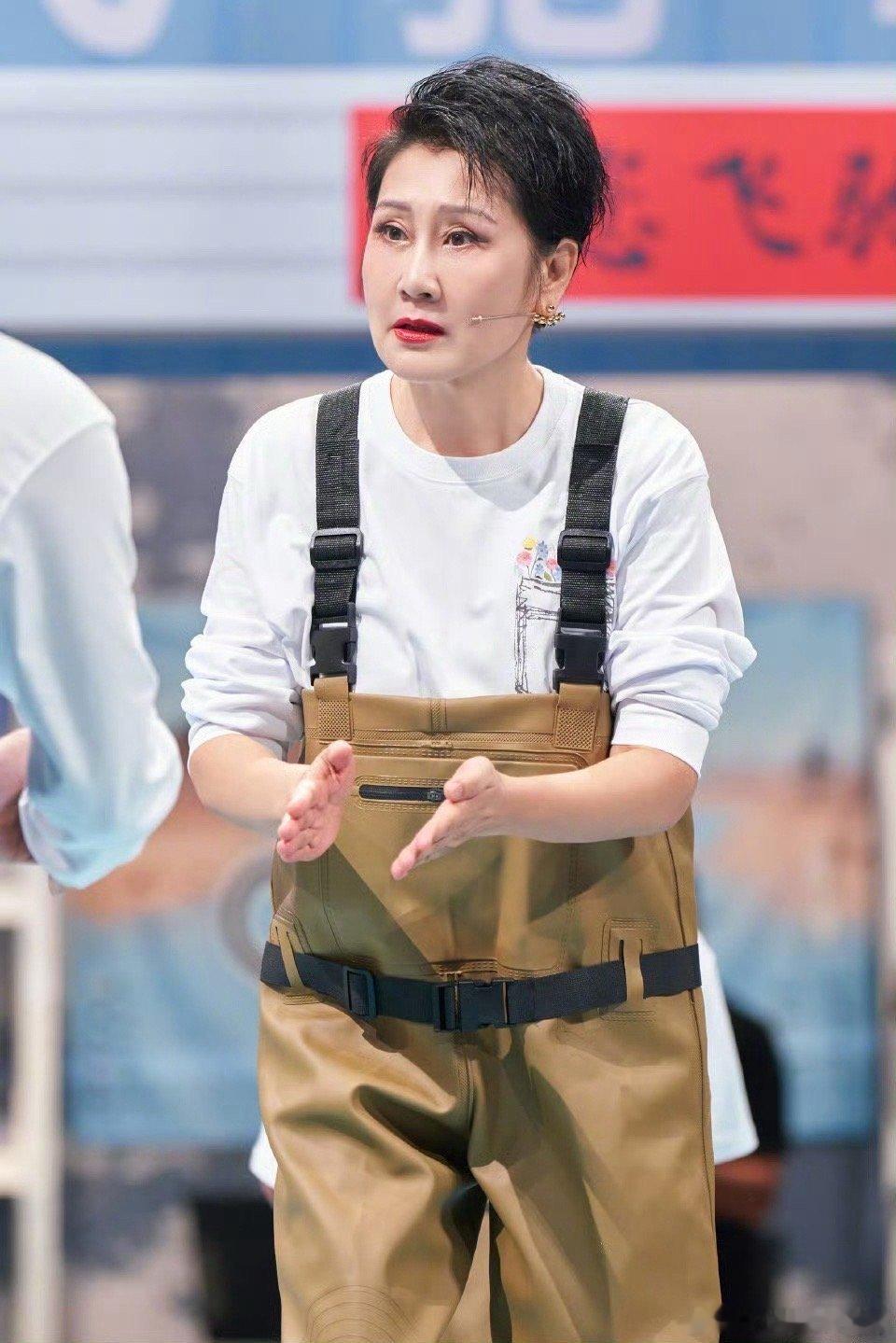 张凯丽 内娱活人 张凯丽绝对是内娱活人代表！针对大家讨论她炒菜放醋多，亲自上线回