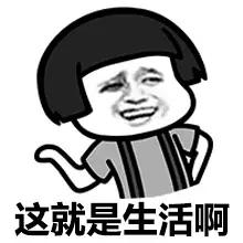 父亲是儿子肩膀，儿子是父亲的开心果，宝宝坐在父亲怀里，父亲举着奶瓶，宝宝看着父亲
