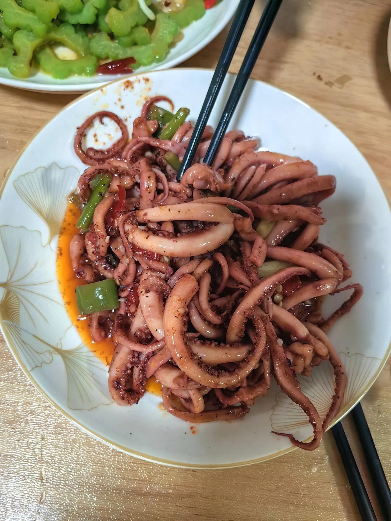 我都搞不明白，彩礼到底是干啥用的？
​三书六聘，聘的是完璧之身，聘的是知书达理，