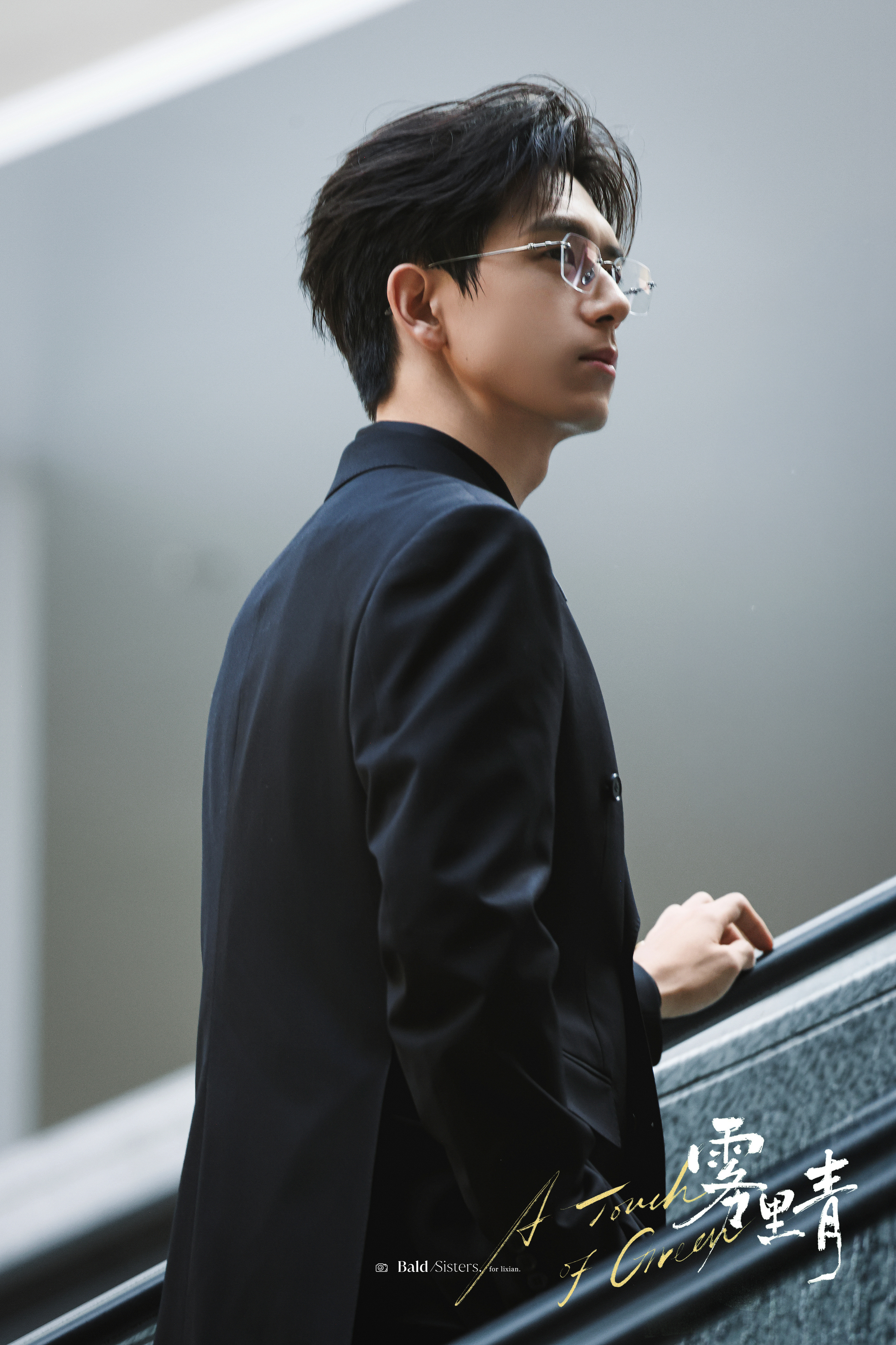 李现拖鞋霸总天太热了嘛，但不影响我们剧里是真霸总啦～李现孟弗渊