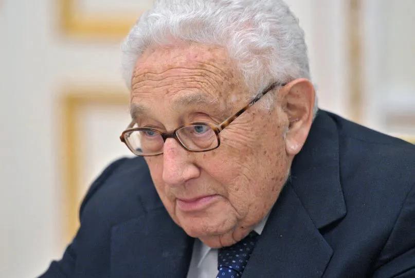 现在的美国，像极了灭亡前的明朝？基辛格这话，到底啥意思？

2023年2月，前美