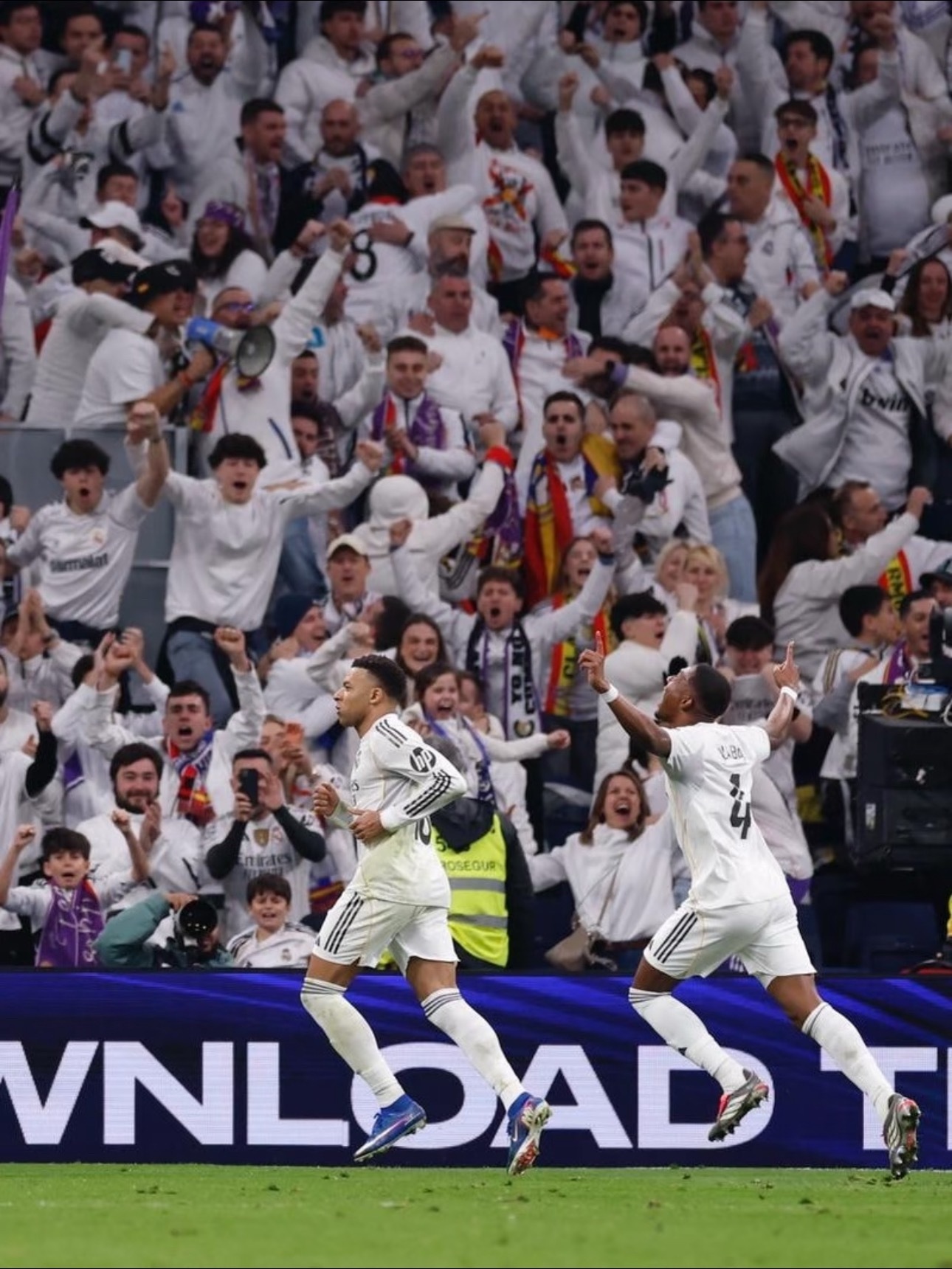 突发！姆巴佩膝伤将连缺两场关键战，皇马双线承压据《阿斯报》最新消息，姆巴佩左膝旧