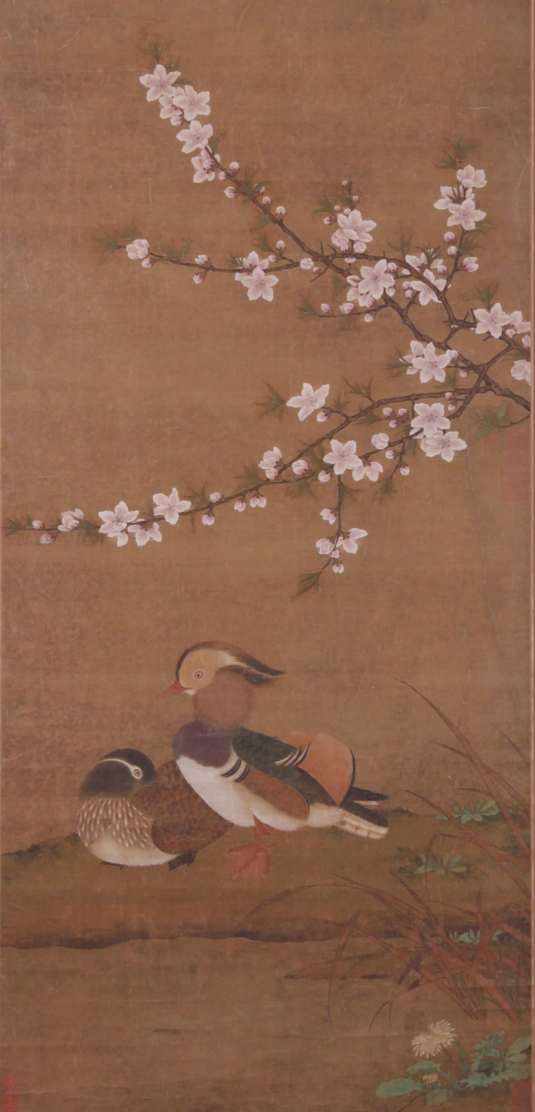 和文物碰个面七夕七夕节  南京博物院藏《桃花鸳鸯图》，描绘春日桃枝低垂、一对鸳鸯