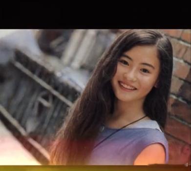 张柏芝说香港一步就是一部电影 香港街头配上张柏芝真的绝了，每一步都像电影镜头，翻