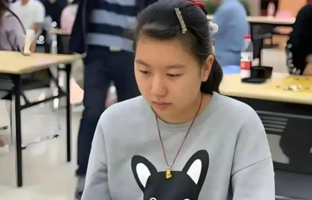 中国职业棋手携带手机比赛+开人工智能 ！