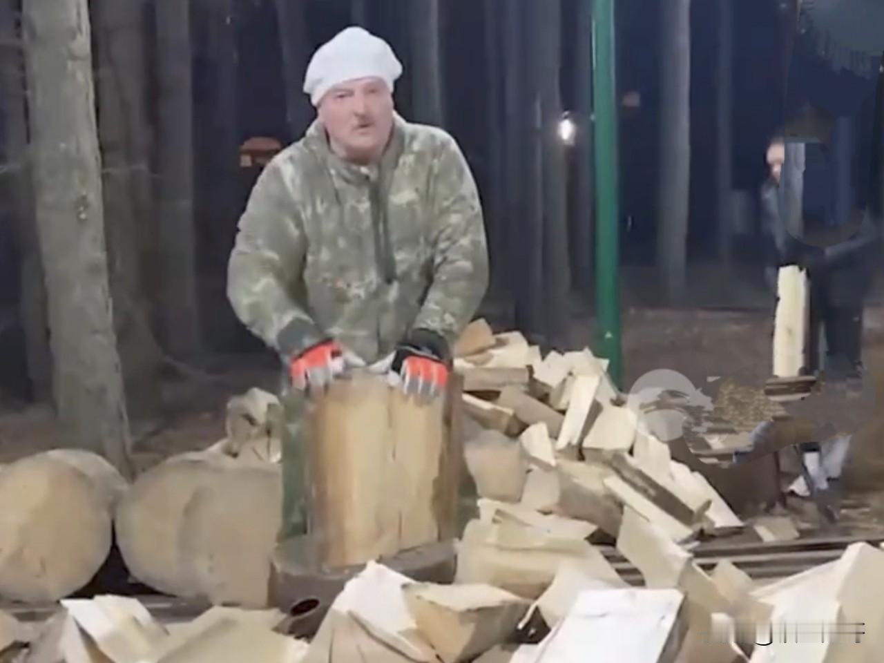 2025年11月7日，俄罗斯总统卢卡申科参加了在明斯克举办的第四届记者和新闻工作