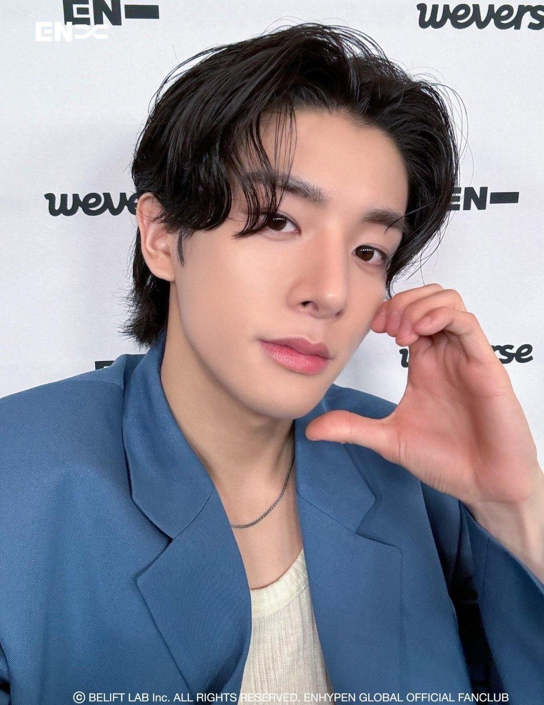 ✨沈载伦 

古希腊雕塑般的美貌🥰💕 ​​​