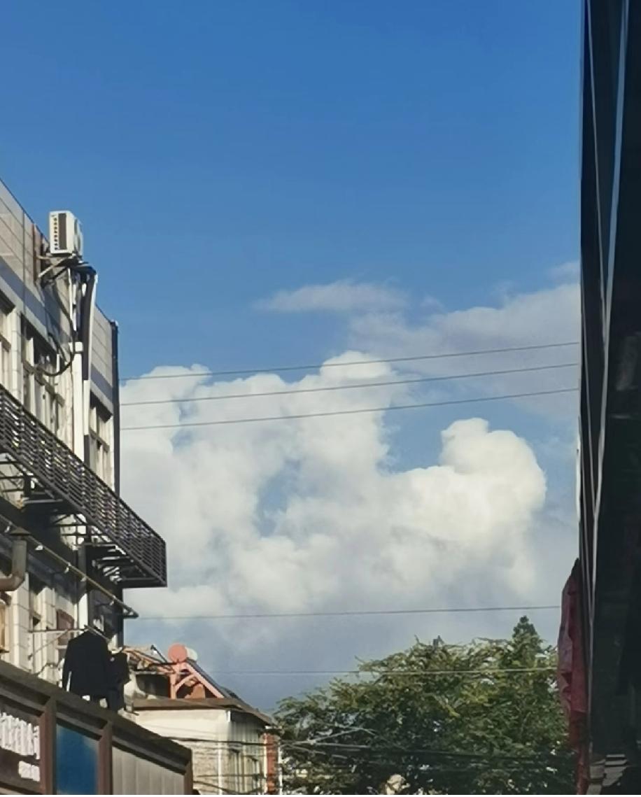 医疗系统的小伙伴们，想问下2025年的奖金都发完了吗？🤔身边不少同行都在吐槽奖