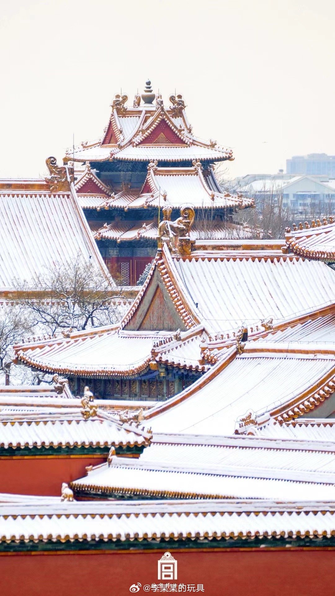 #北京周三周四将有大雪#故宫的雪景真的是一绝，但每次下雪都买不到票[跪了] ​​