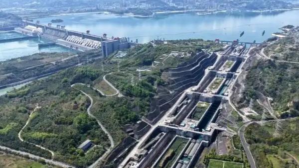 近日国务院印发《关于推进服务业扩能提质的意见》，明确到2030年我国服务业总规模