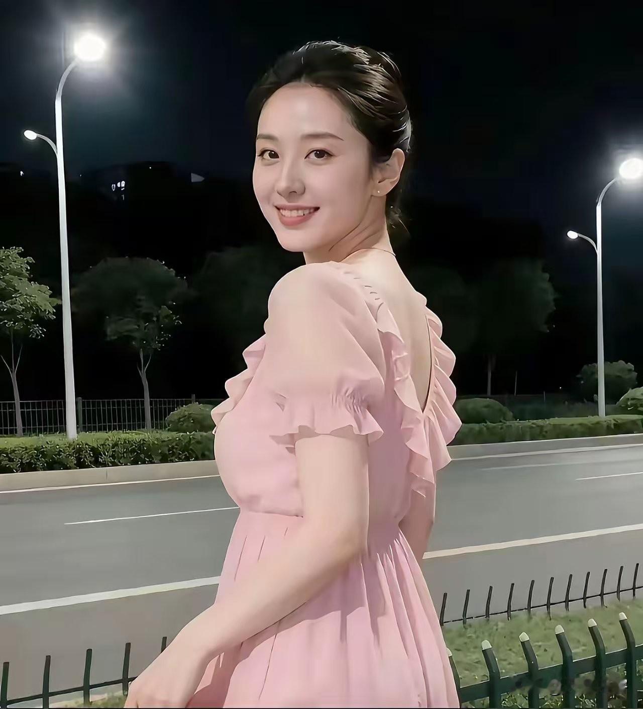 床戏道具曝光，演员委屈谁来管？
 
某导演大谈床戏内幕，说演员裤裆塞碗、中间隔泡