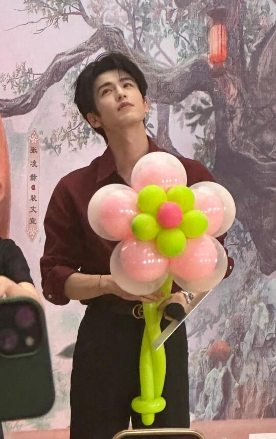 很久以前拍的张凌赫生图，真人超帅！