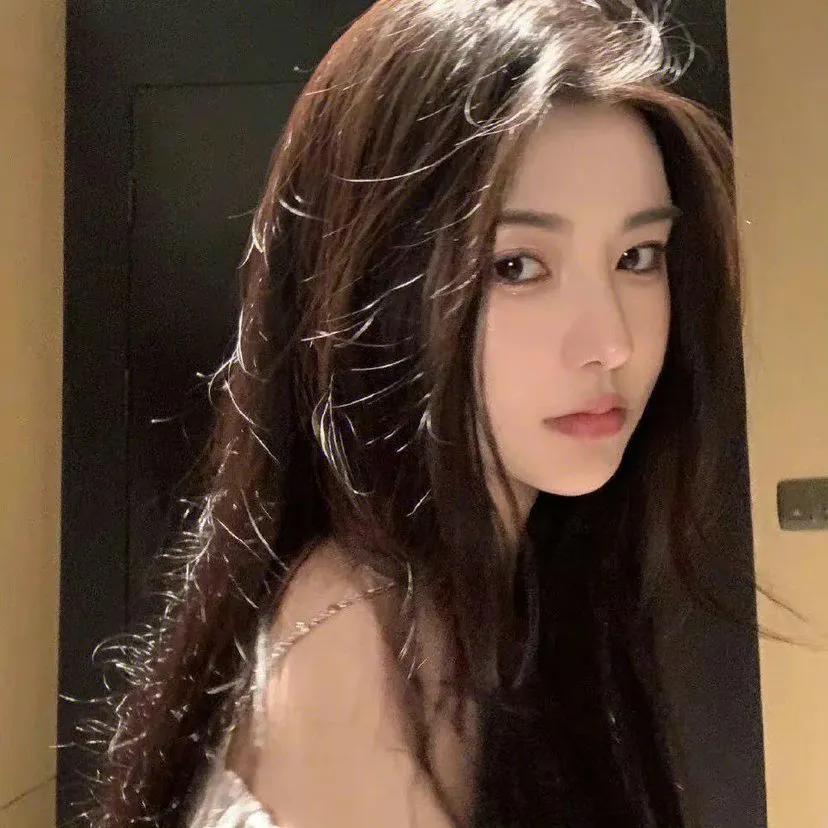 和情人分手3个月了，她不愿意跟你断干净，但是她也不愿意跟你复合，她是什么意思？
