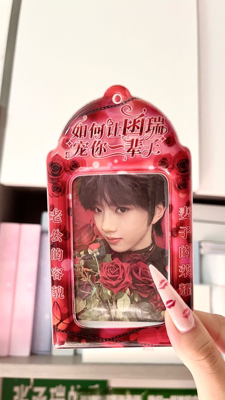 这个卡套迎来了最适配它的小卡 