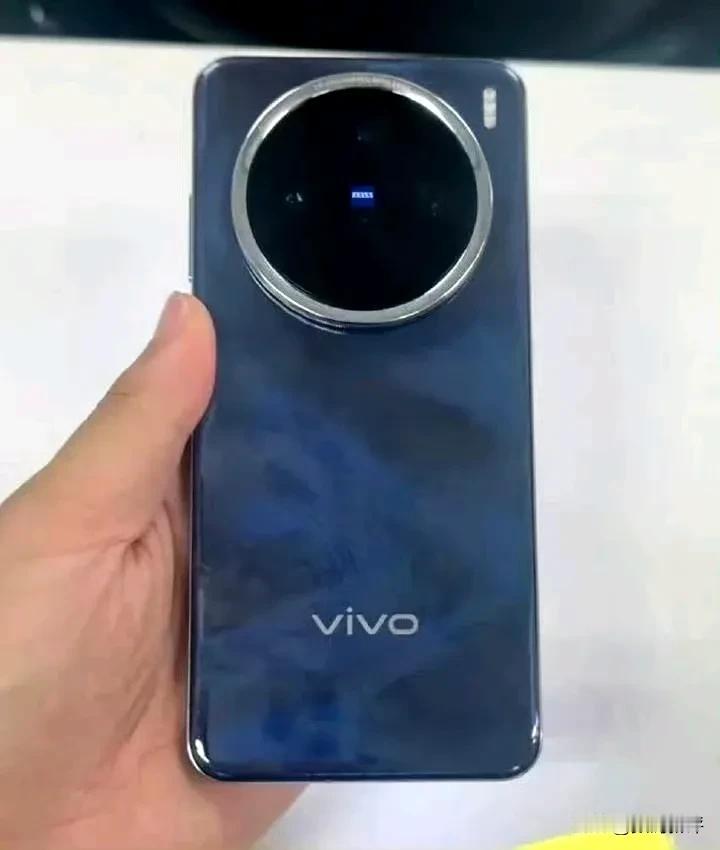OV两兄弟的真机照[白眼]

一个是X200标准版+等深微曲屏，一个是X8标准版