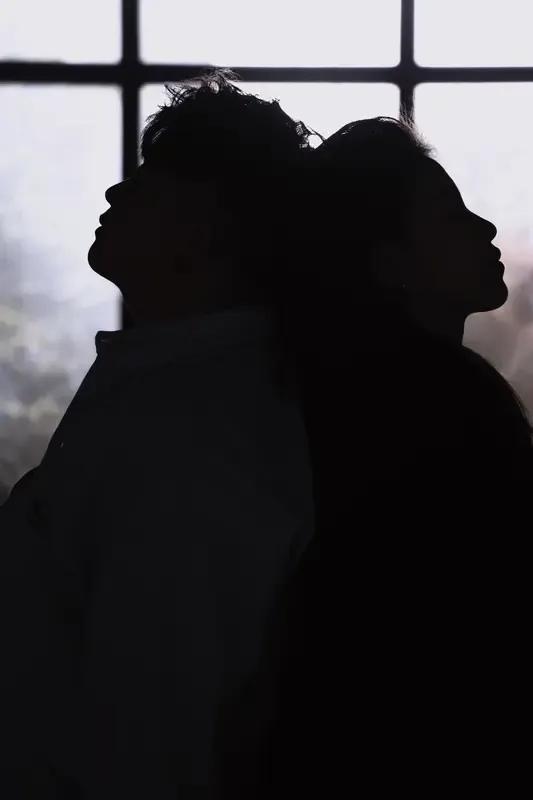 一个男人找女人，
大部分是因为身体的需求。
而女人找男人 ，
是寻找未来经济的保