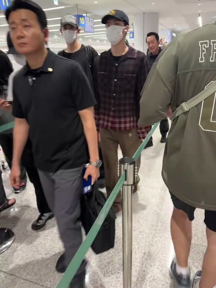 黏的 