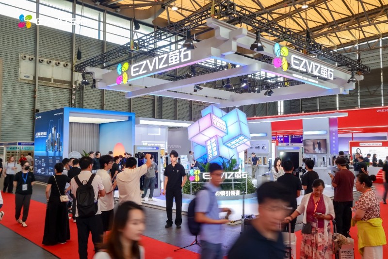 萤石网络携AI智能锁新品亮相中国国际五金展，以AI科技重塑智慧生活