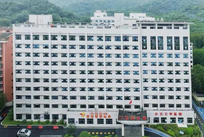 精神病院扎堆改名，是去污名化？还是缺钱？

郴州精神病院摘牌那天，我盯着“第六人