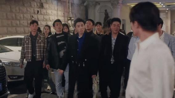 爱情有烟火李亦非英雄救美这段名场面我已经循环十几遍了，危难时刻他冲上来利落制住对
