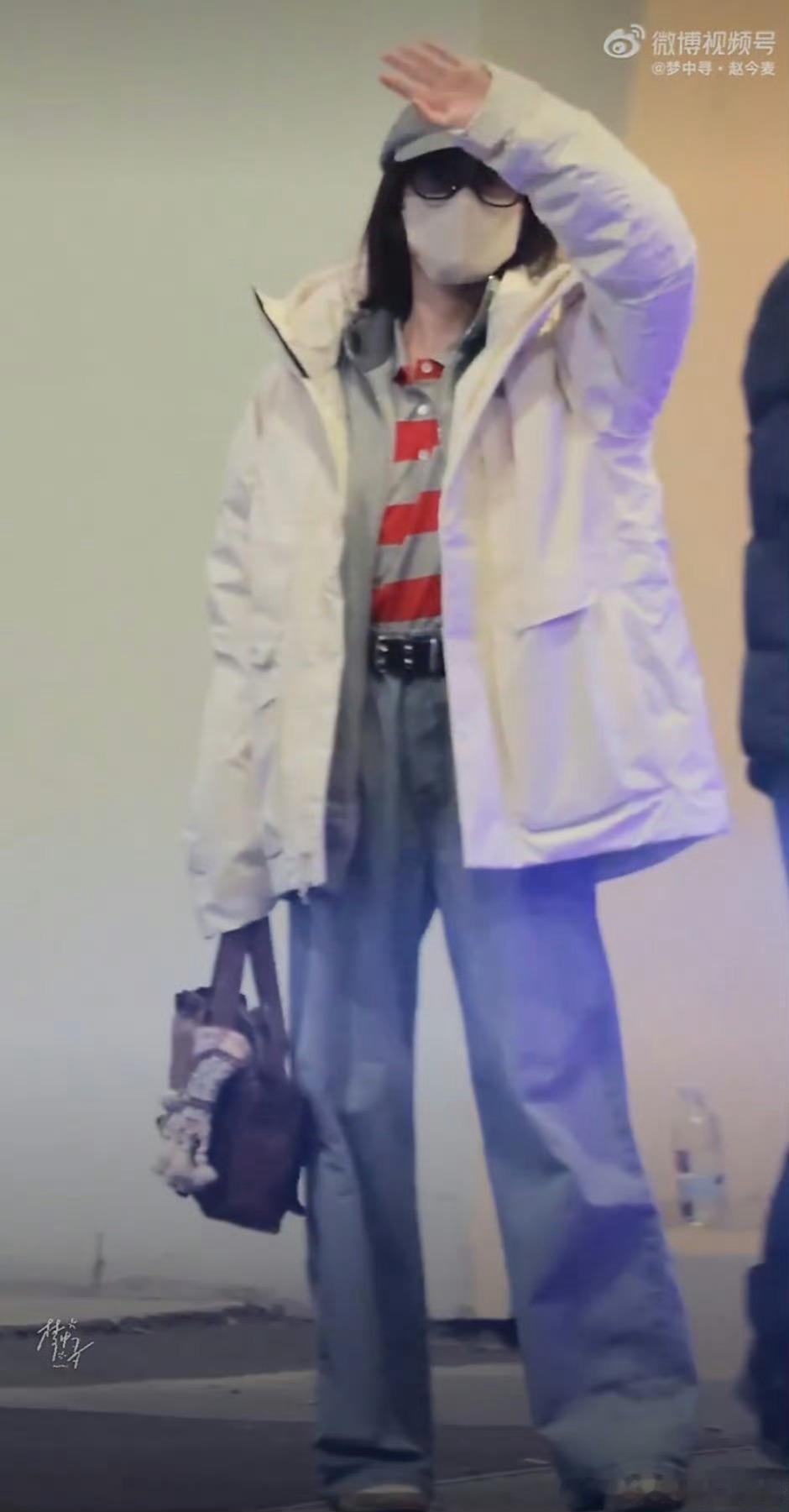 miumiu品牌大使刘浩存、赵今麦机场出发上海活动 