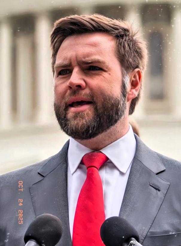 美国副总统万斯这一次是真的忍无可忍了。在结束以色列之行、准备登机离开时，他面对镜