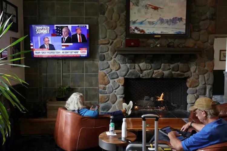 普京心里偷着乐呢，美国放开俄罗斯卖石油的口子，俄罗斯一天多赚1亿多美元，钱数的手