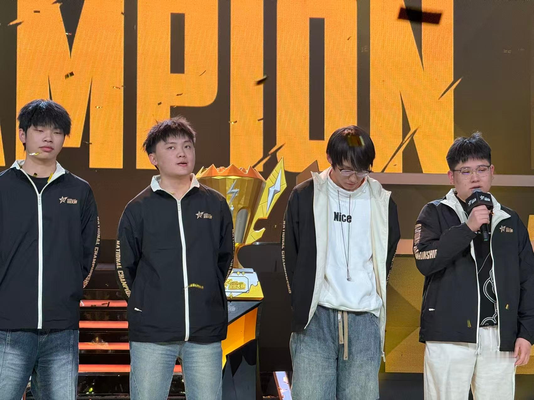 恭喜马家班勇夺2025和平精英全国大赛总决赛冠军！一路过关斩将尽显王者风范，这份