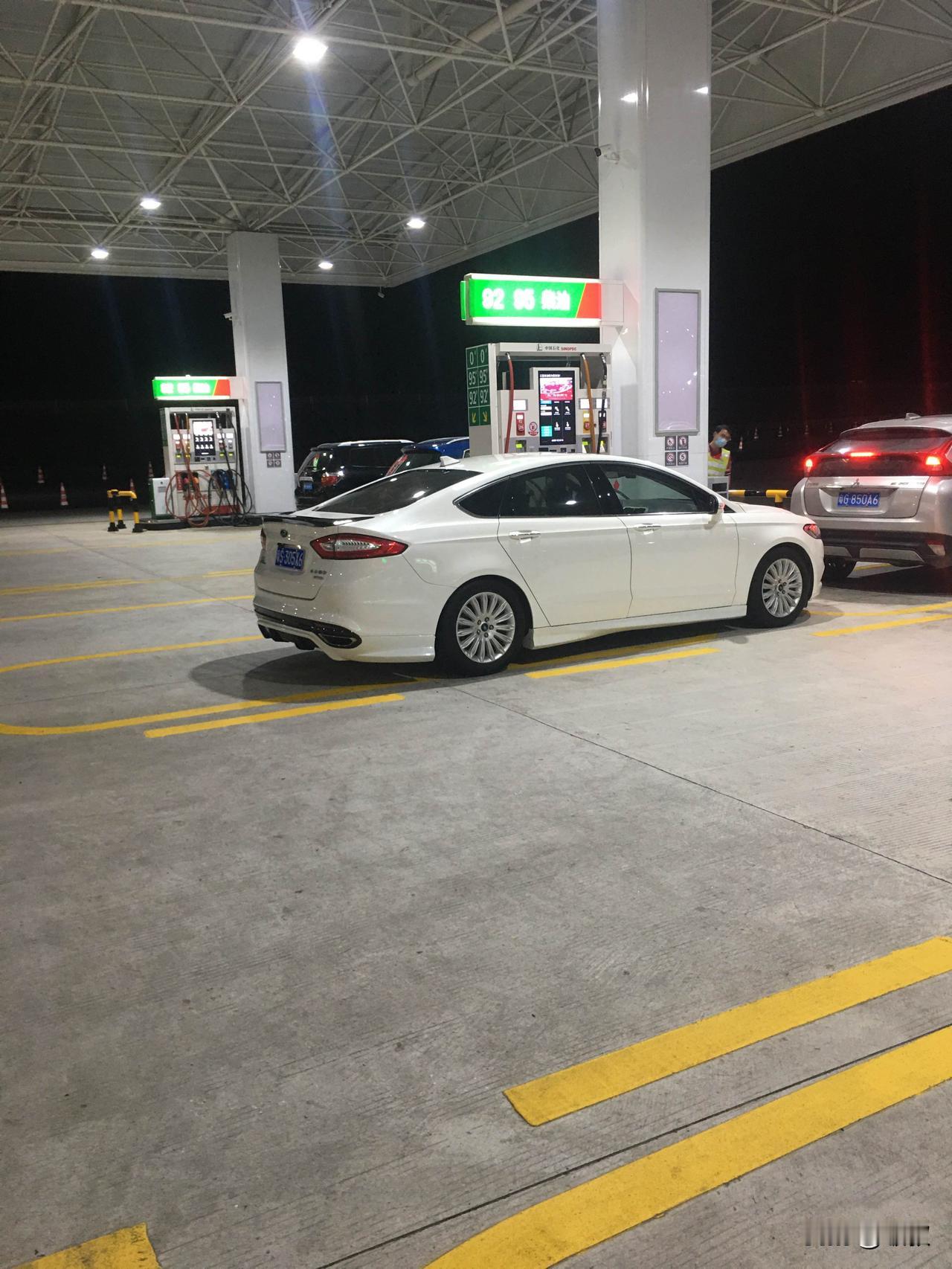 被它魔怔了，这老破车硬是让自己开去洗了2小时，这就是所谓的情怀吧。
个人比较爱干