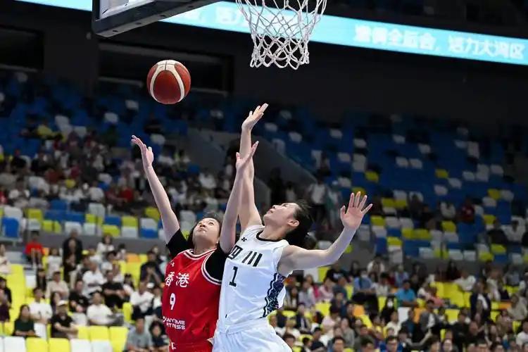 上头条聊CBA 上头条聊CBA，那可太有得说了！CBA里有些球队和球迷双向奔赴，