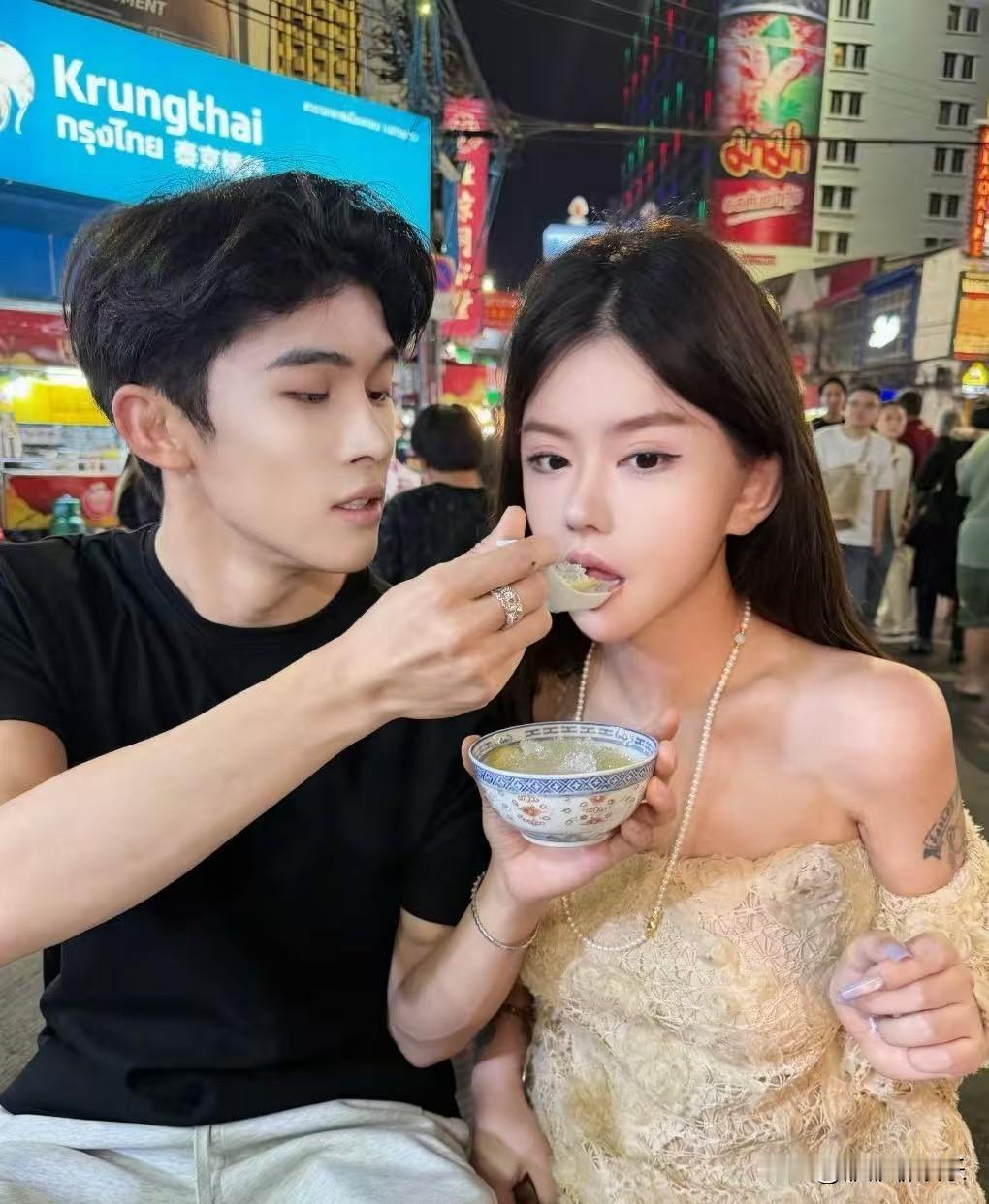 韩安冉自曝：前夫宋浩然每天都关注他，至今仍未放下她。


近日韩安冉在直播中说到