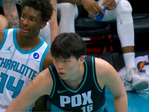 杨瀚森得到2分1板，他的努力还没有完全展现出来

在今天凌晨2点进行的开拓者比赛