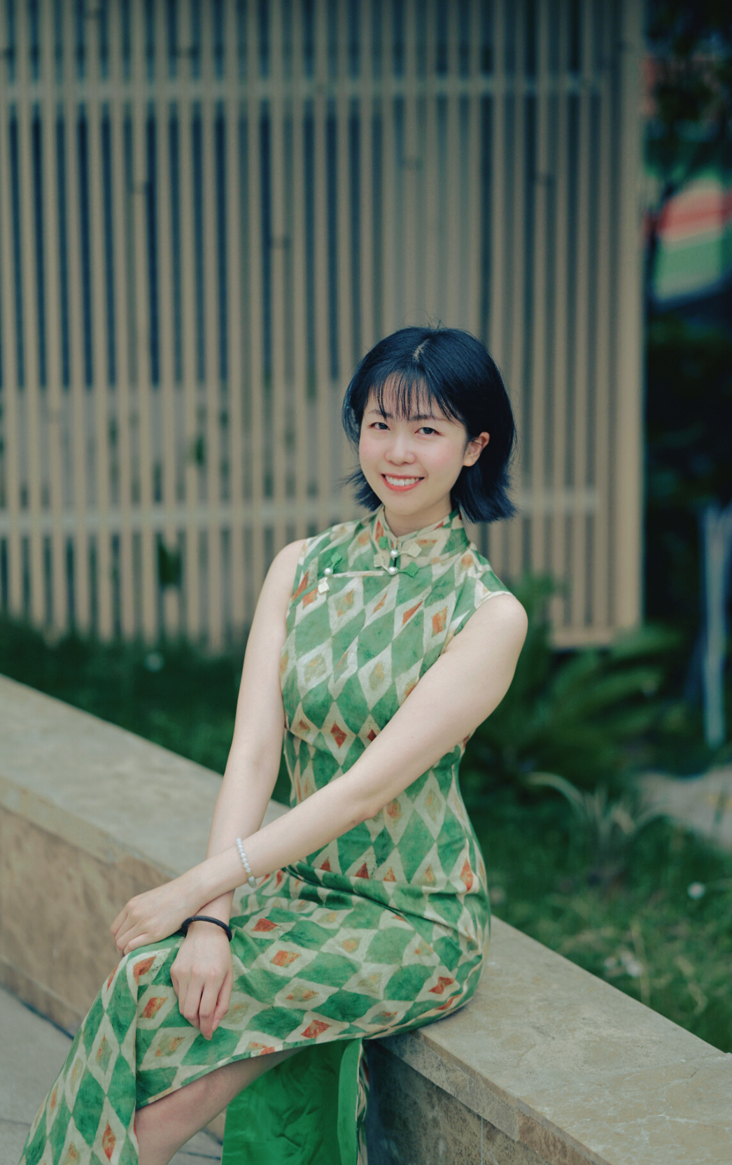 红了樱桃，绿了芭蕉像回到了世纪初的某个雨后凉夏一件苎麻旗袍的返图 