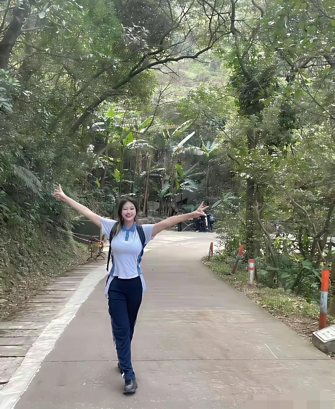 不得不说，这是我见过最美的校服，没有之一！