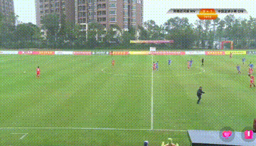 足球小将1：0战胜阿根廷河床！董路疯一般冲进场内，与小球员一起大肆庆祝，这一次功