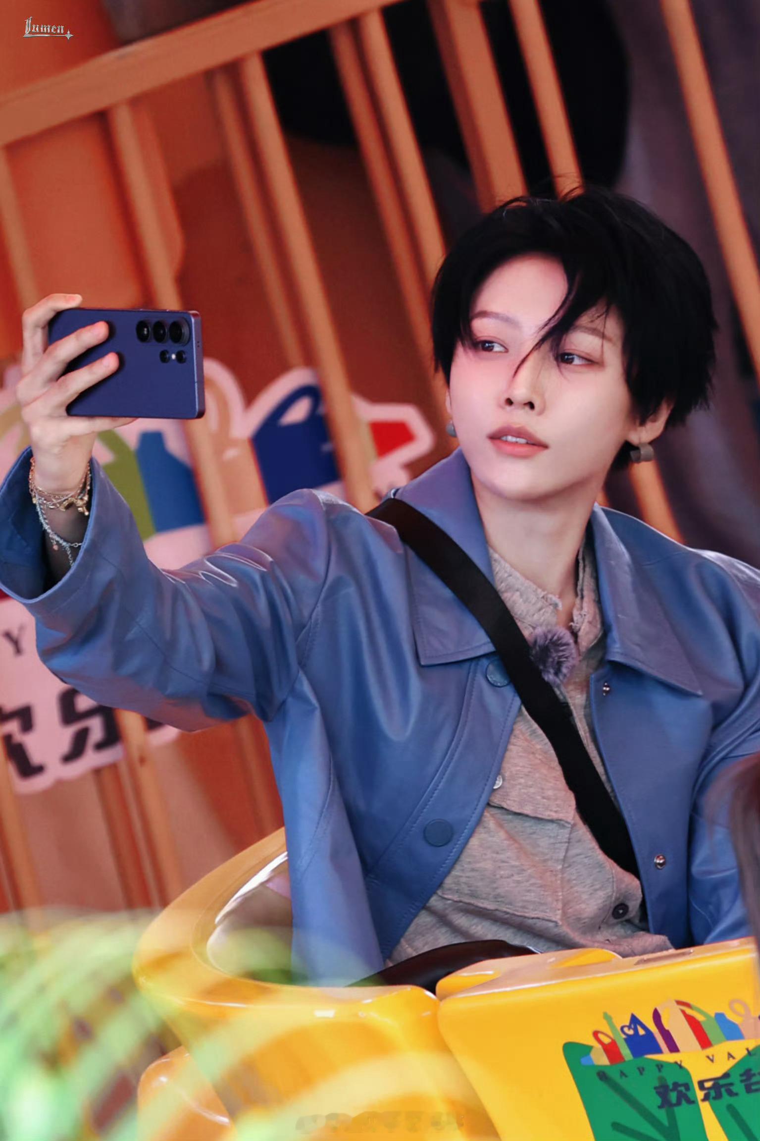 刘雨昕最近的路透都很清爽和放松，遇到喜欢的节目和合拍的嘉宾那就玩得开心呀美女