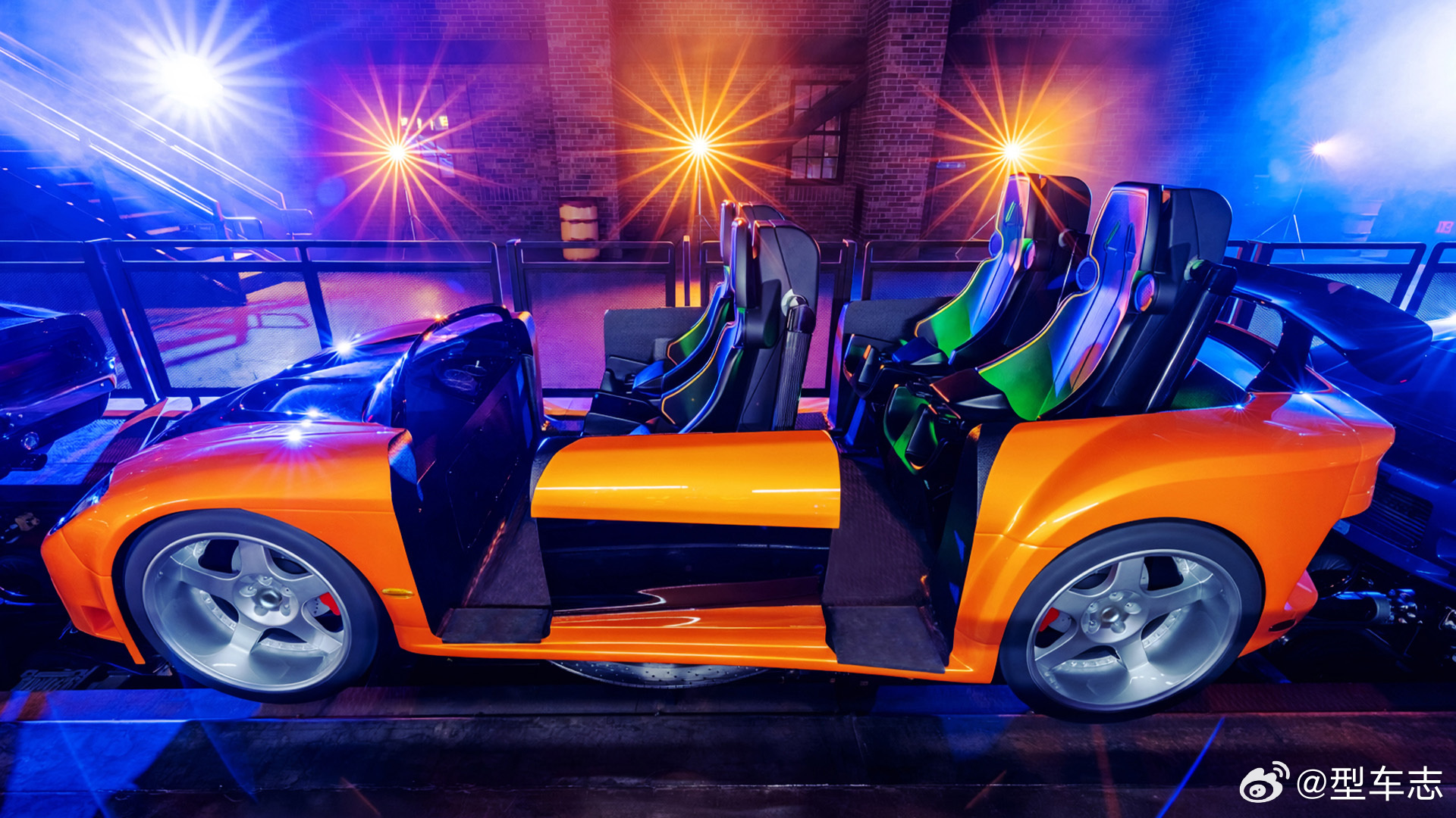 好莱坞环球影城《速度与激情》主题过山车，四辆主角车公布真身：多姆的黑色Charg